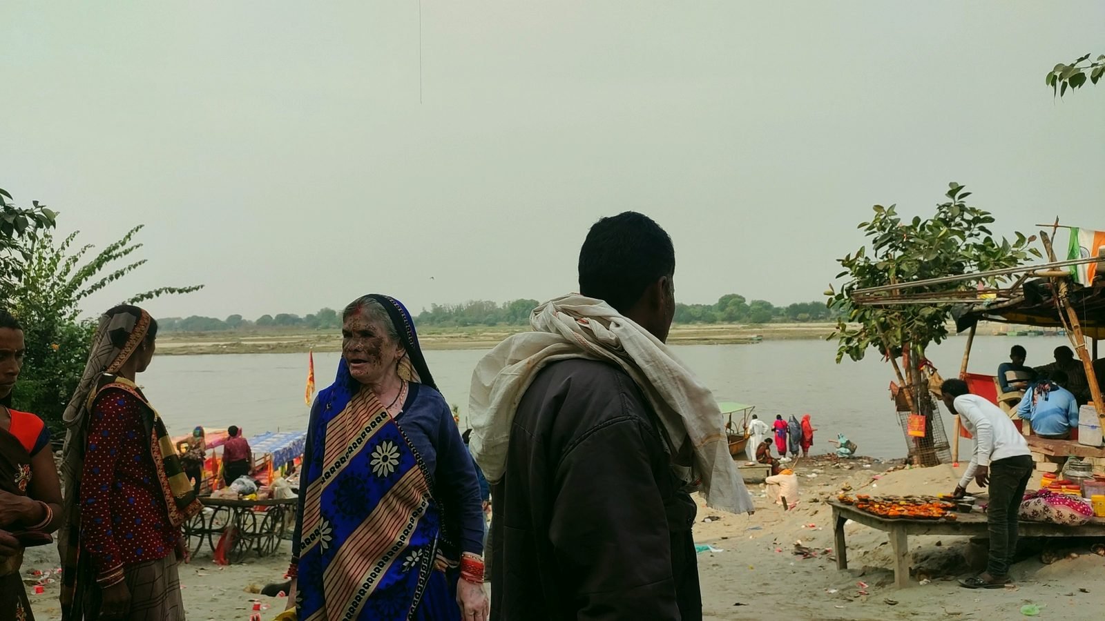 Yamuna river devotees Vrindavan ghat